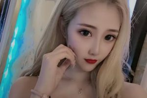 迷人漂亮的学生妹子