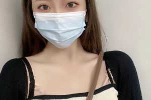 来自内蒙的大波小姐姐，丝袜配大乳