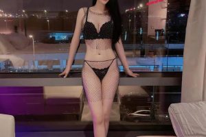 静安区纯欲奶大白净，丝袜诱惑，逼紧水多，皮肤貌美，容易高潮喷水