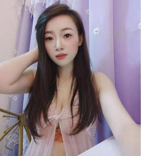 大胸长腿，漂亮，骚气，双球颤抖剧烈的高潮，欲求不满实力派