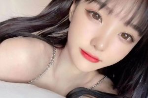 舌头会打转的巨乳嫩妹