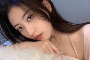 骚气冲天的护士姐姐 白嫩大胸一手抓不下