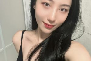 狂草旺夫相骚逼女人 中学老师离职卖艺