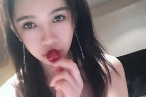 00年小萝莉自做自聊 小蛮腰凹凸有致 皮肤光滑 幼女控必入