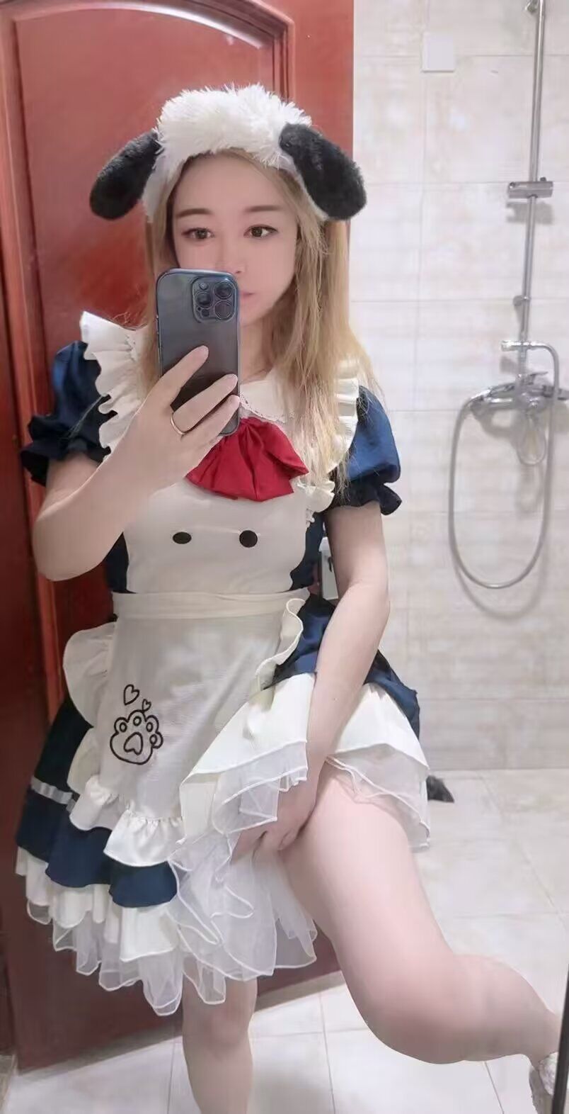 黑丝制服诱惑 眼神很勾引人 插的很爽她高潮很快