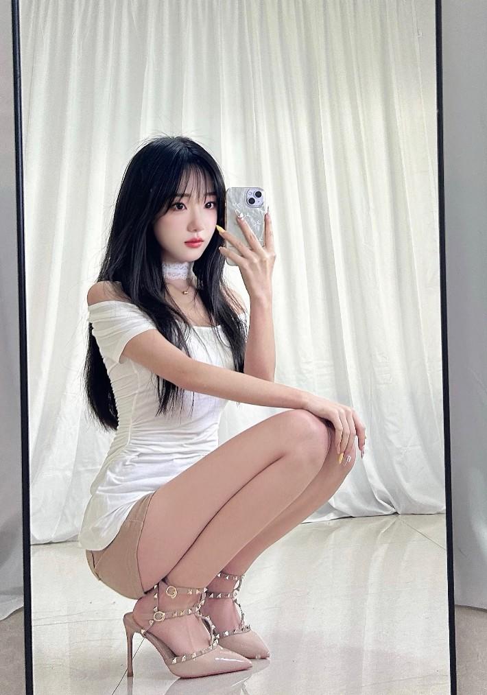 今天刚来的短期兼职中项小嫩妹